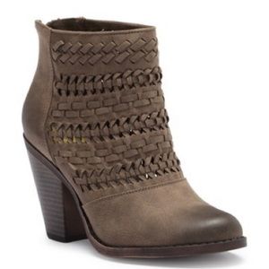 Fergalicious Wanderer Braid Booties Size 8